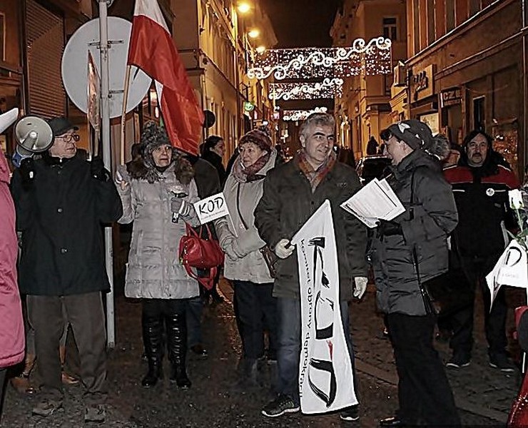 W Wałbrzychu także wyszli na ulice